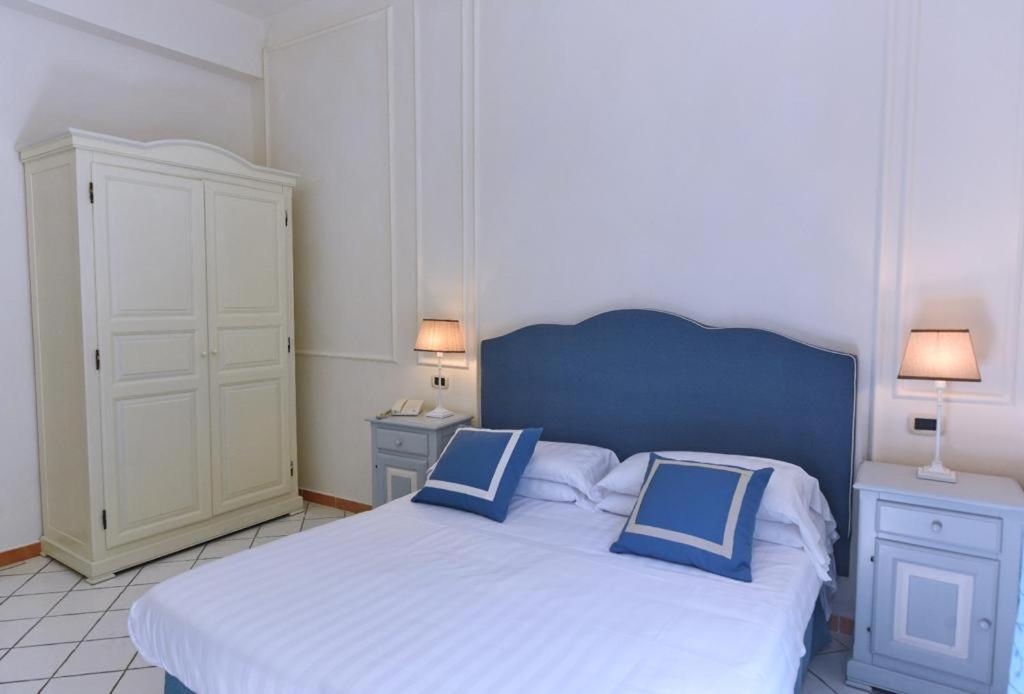 Hotel Garden Riviera Санта-Мария-ди-Кастеллабате Экстерьер фото