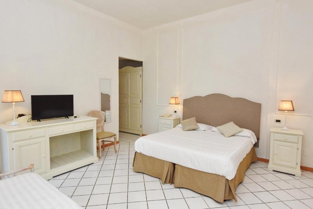 Hotel Garden Riviera Санта-Мария-ди-Кастеллабате Экстерьер фото