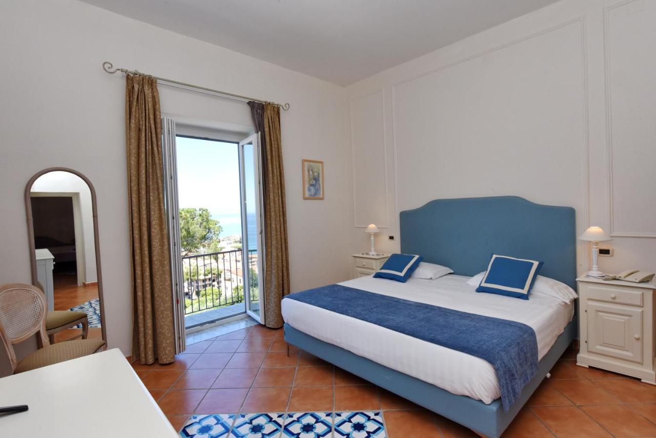 Hotel Garden Riviera Санта-Мария-ди-Кастеллабате Экстерьер фото