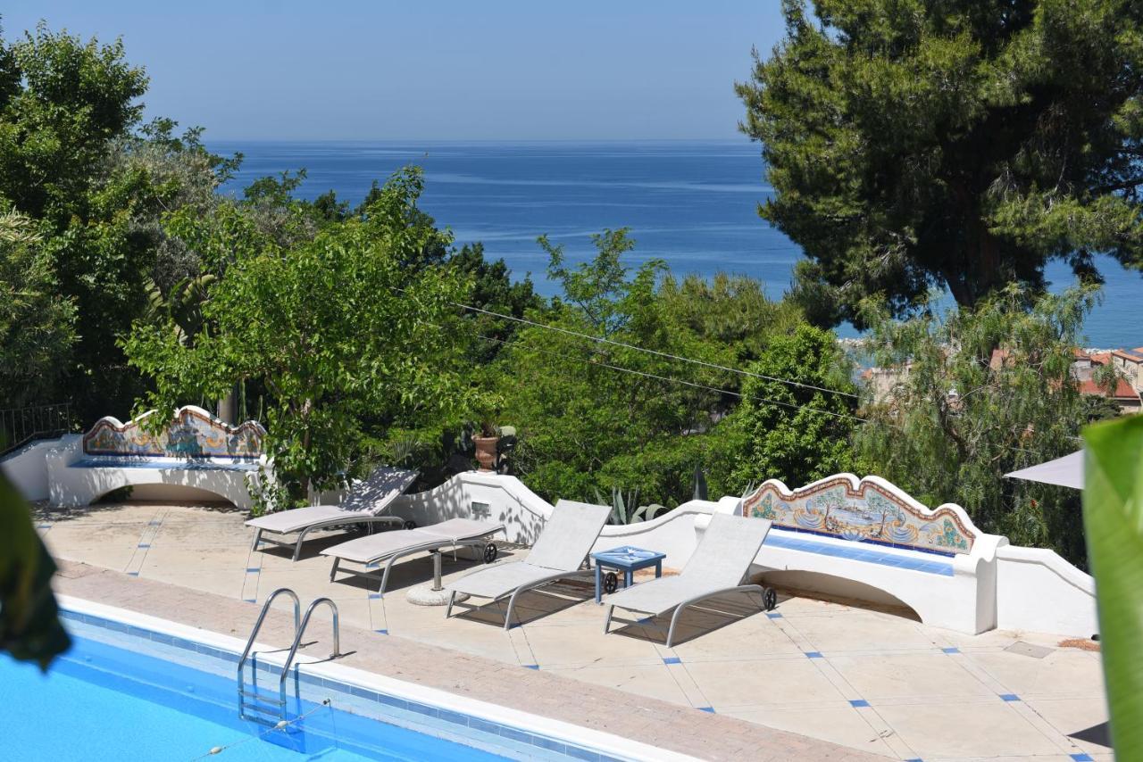 Hotel Garden Riviera Санта-Мария-ди-Кастеллабате Экстерьер фото