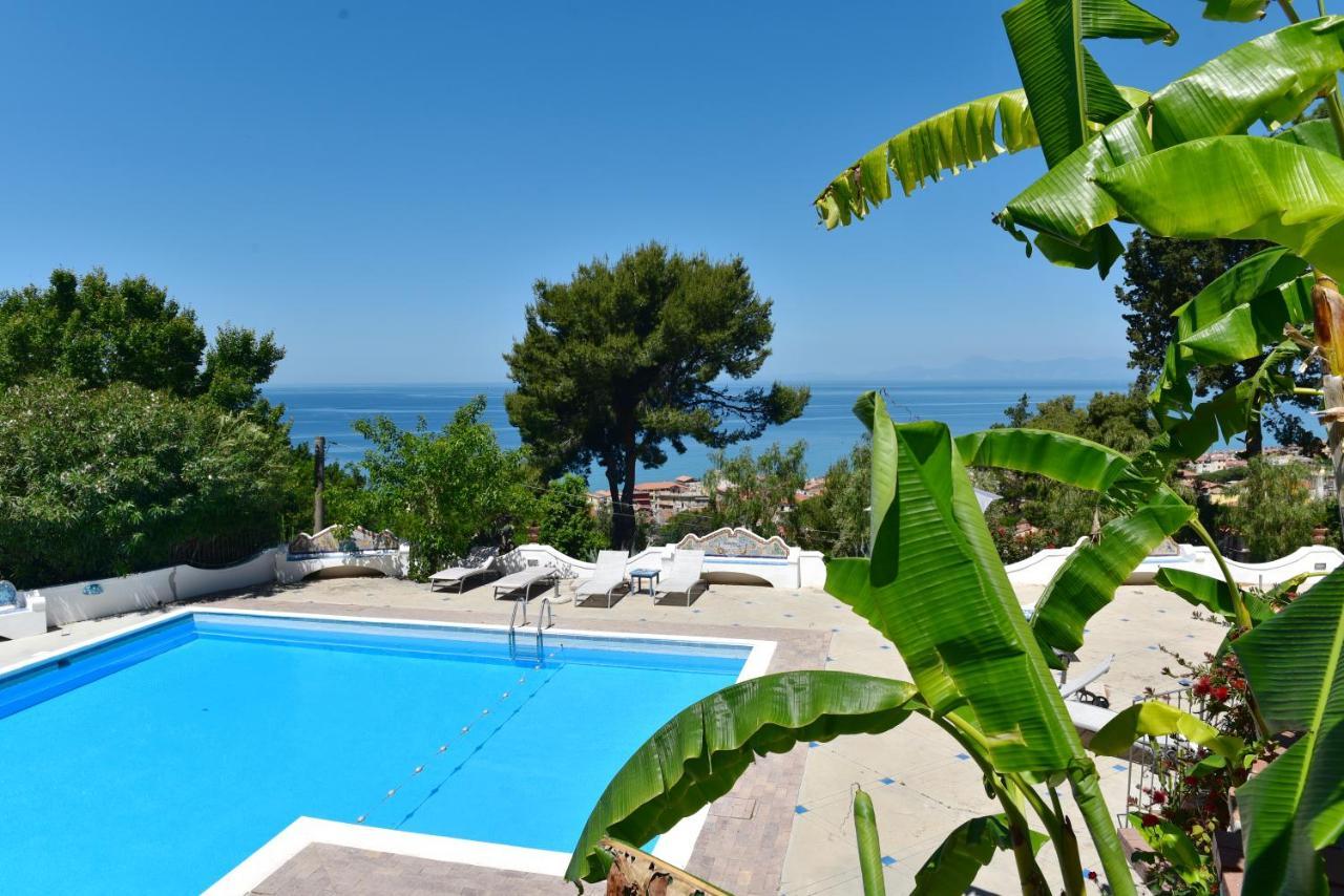 Hotel Garden Riviera Санта-Мария-ди-Кастеллабате Экстерьер фото