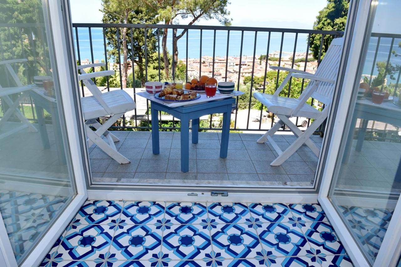 Hotel Garden Riviera Санта-Мария-ди-Кастеллабате Экстерьер фото