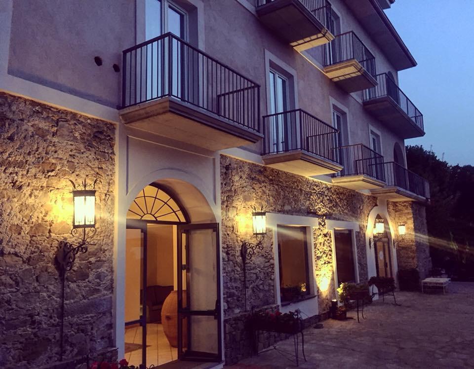 Hotel Garden Riviera Санта-Мария-ди-Кастеллабате Экстерьер фото